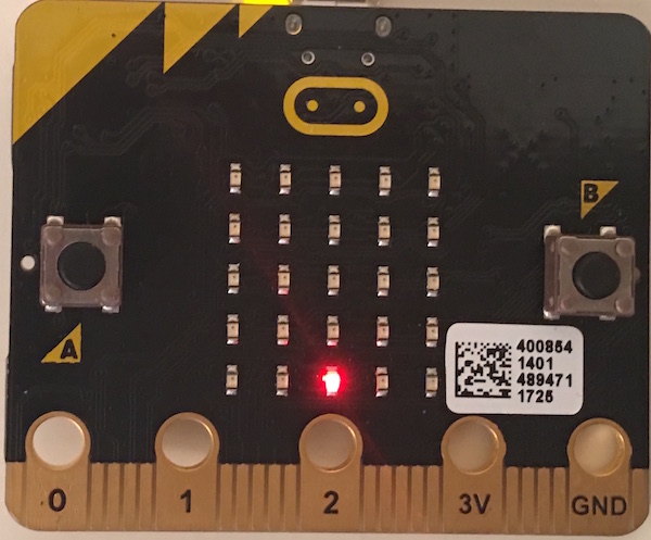 El escudo apareciendo en la micro:bit